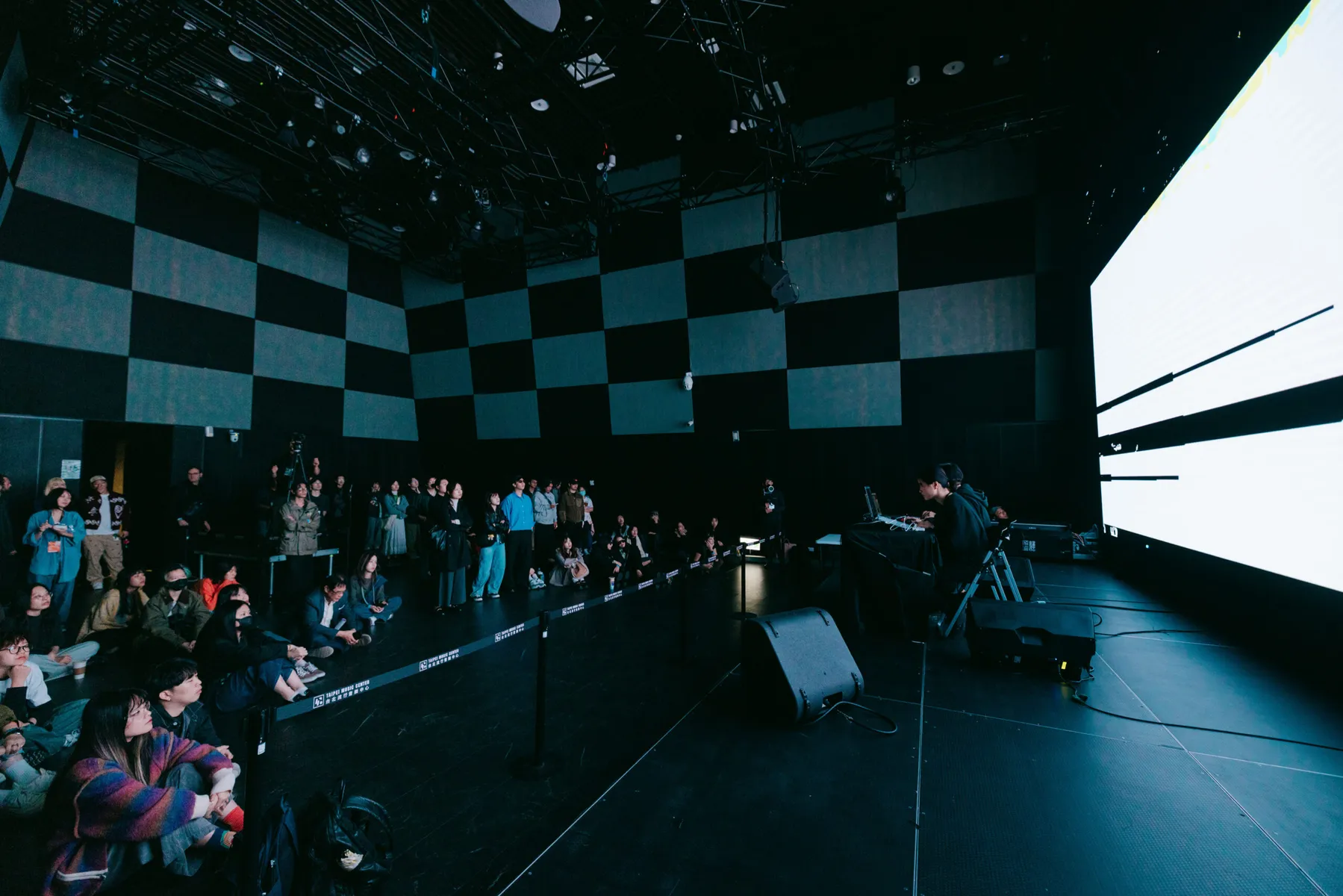 FEST003 Live A/V – 17